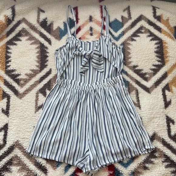 Holister Romper - Picture 2 of 2